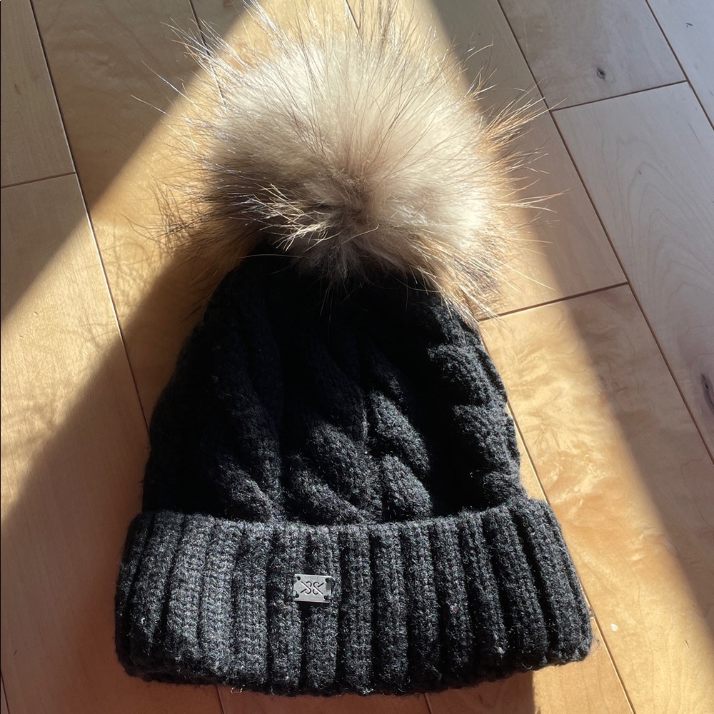 🍀Sale 4/$20 Black SOIA & KYO toque with real fur Pom